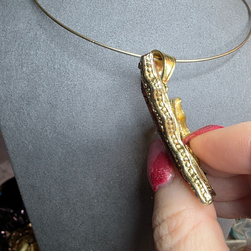 Vintage Large Gold Tone Butterfly Pendant Rhinestone Textured Statement 452 - Picture 4 of 9